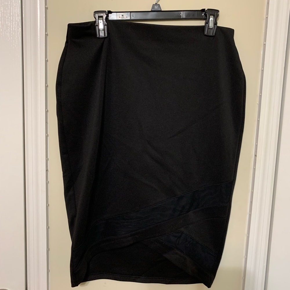 Women’s large Bisou Bisou pencil skirt with sheer trim cutouts